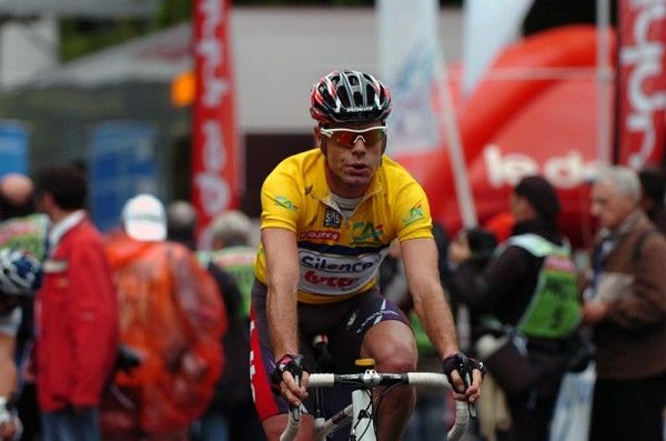 Race leader Cadel Evans (Silence-Lotto) ends the day, keeps the Dauphin&eacute; Lib&eacute;r&eacute; yellow leader's jersey.