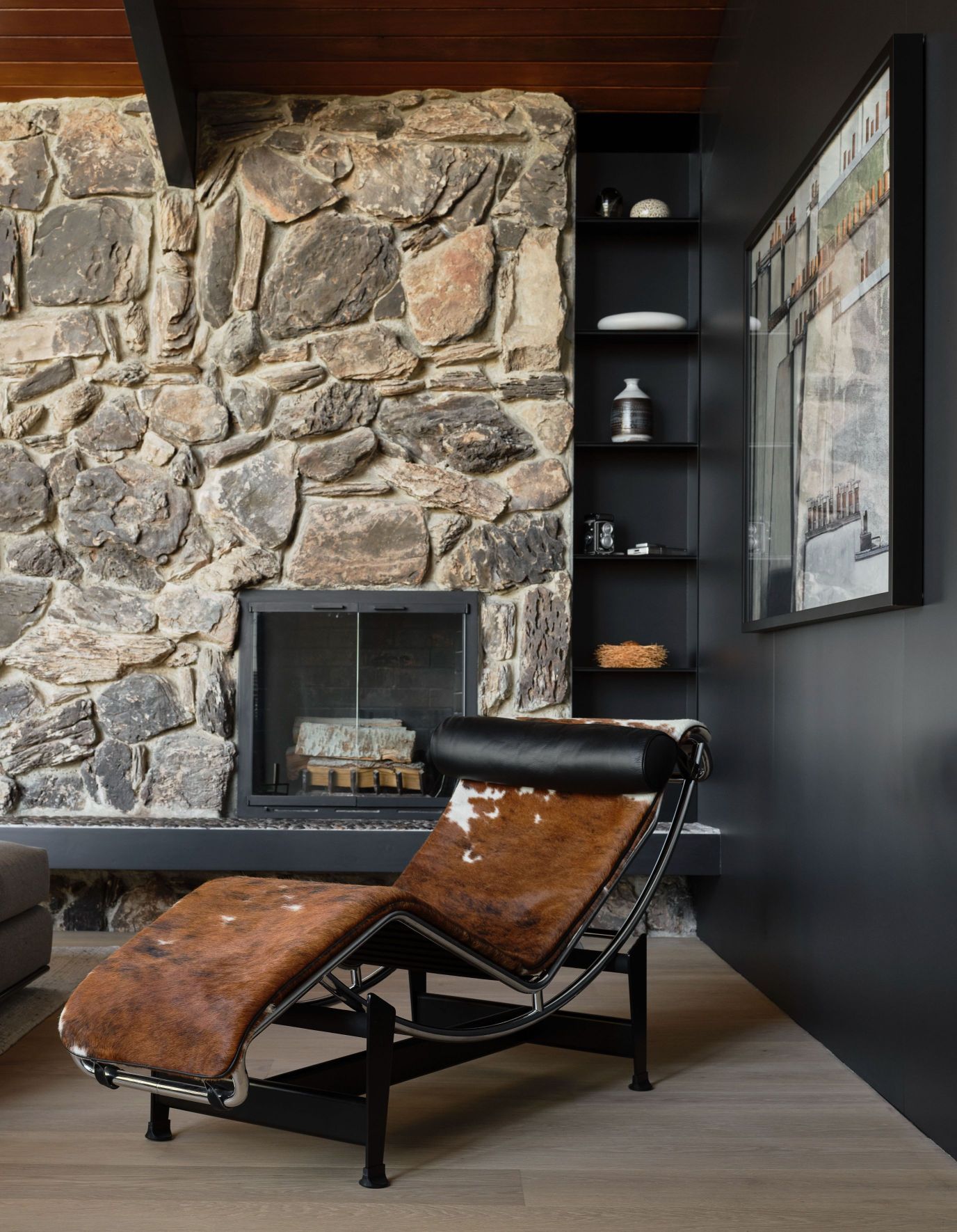 modernist chaise longue in san francisco home