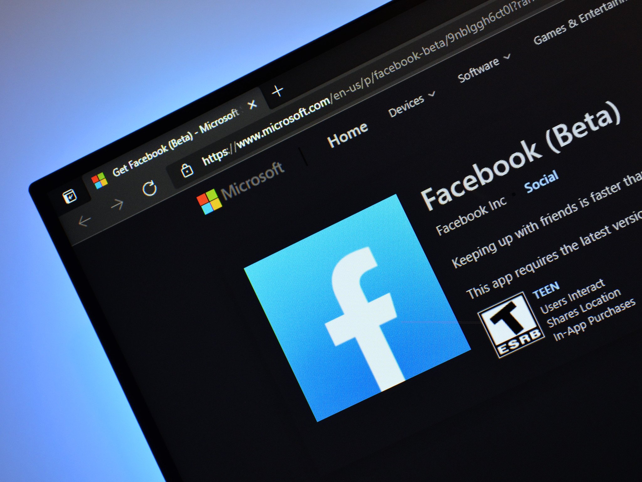 Facebook app is back on Microsoft Store