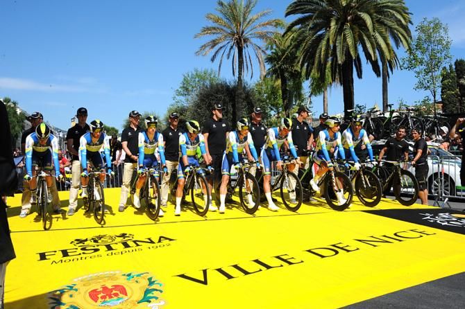 Orica-GreenEdge on the start ramp