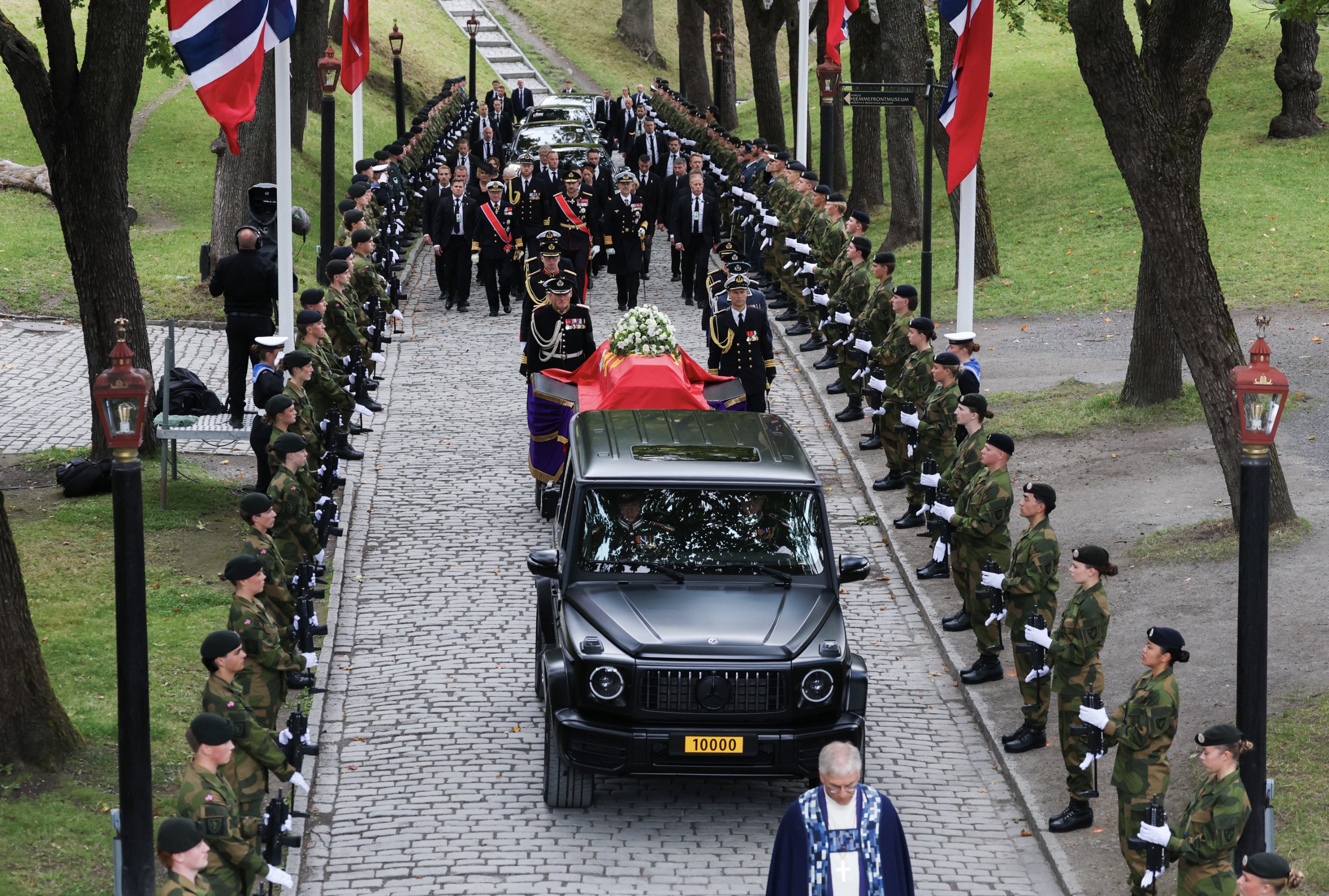 King Harald's coffin being driven to Akershus Fortress at his funeral