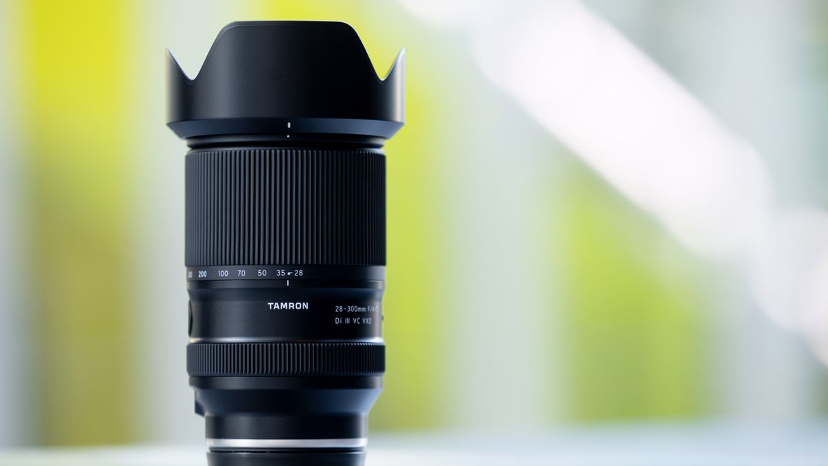 Tamron 28-300mm f/4-7.1 Di III VC VXD 