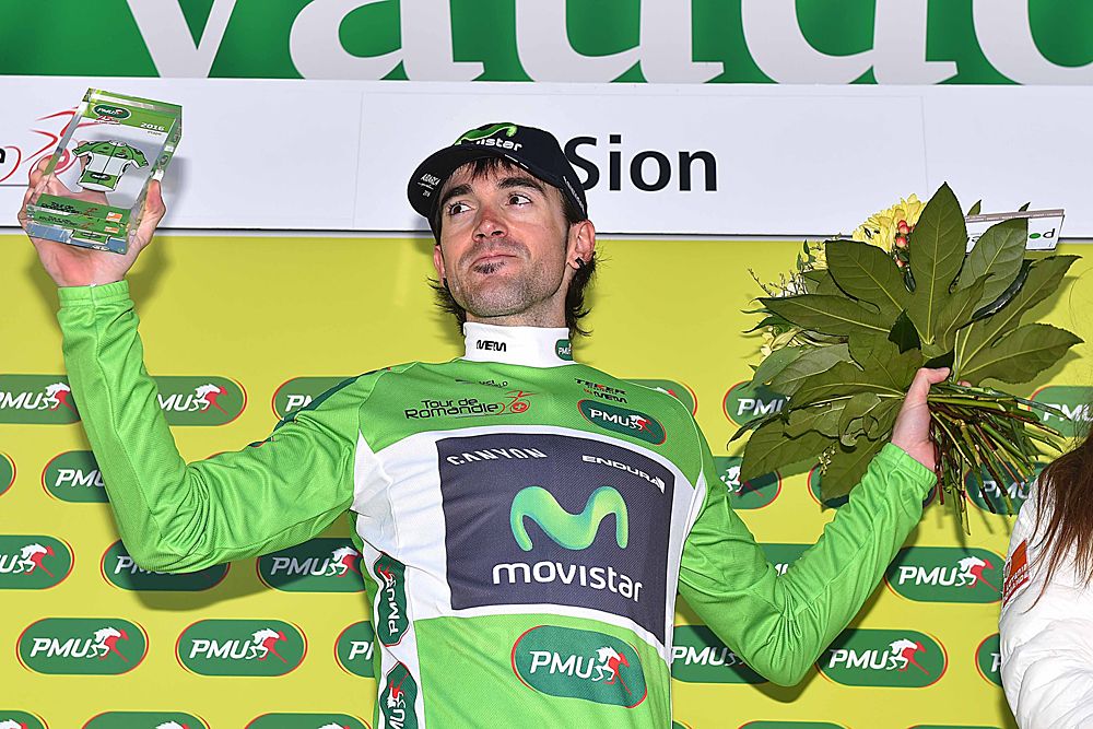 Ion Izagirre in the green jersey