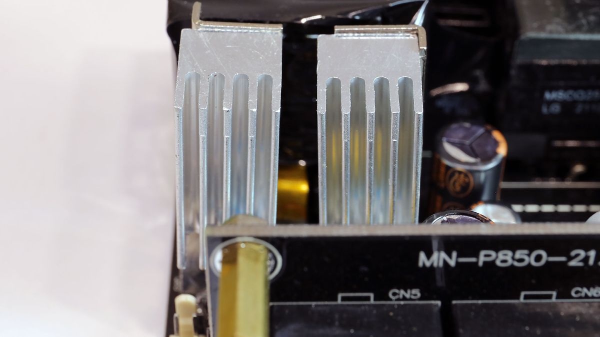 Gigabyte UD750GM