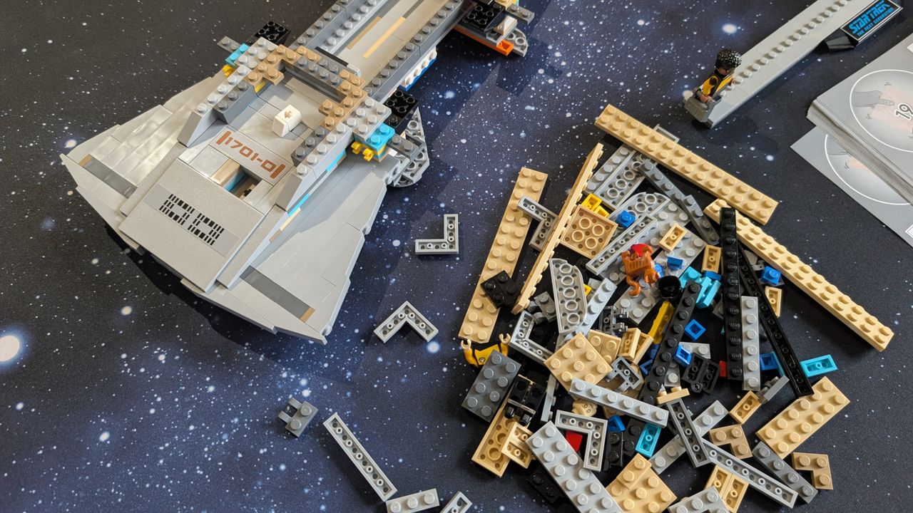 Lego U.S.S. Enterprise NCC-1701-D