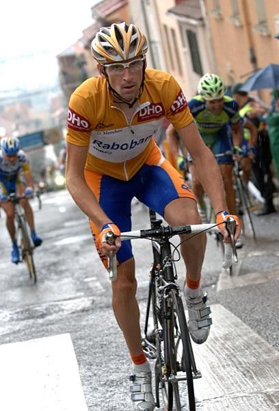 Denis Menchov is the defending Vuelta champion, having recorded a conclusive victory by 3-31 over Carlos Sastre last year.