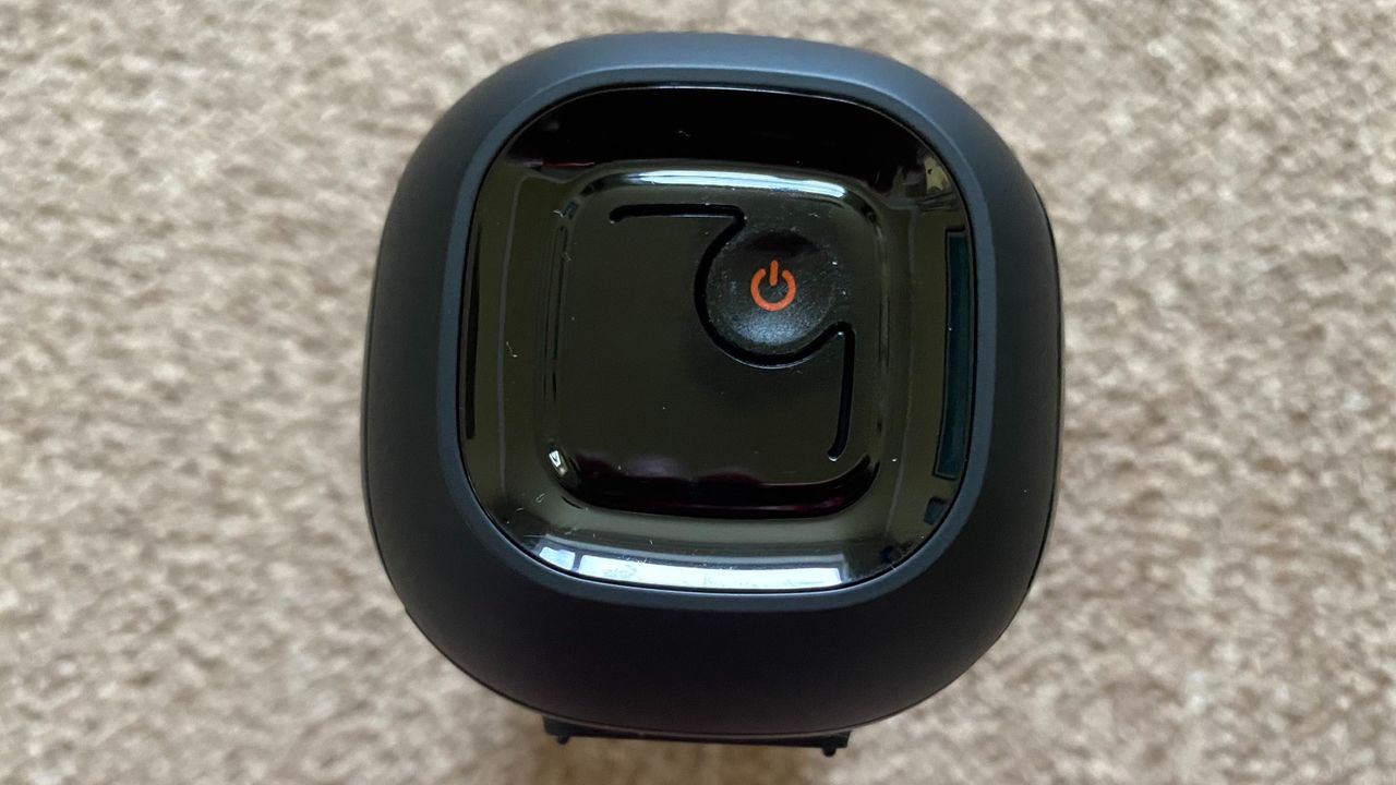 JBL Tuner 2 detail: power button