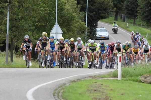 The bunch was quickly over two minutes down on the leaders