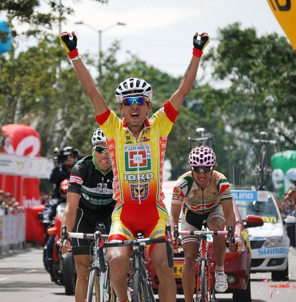 Juan Pablo Wilches (Formes&aacute;n-IDRD-Liga de Bogot&aacute;) sprints to the stage win