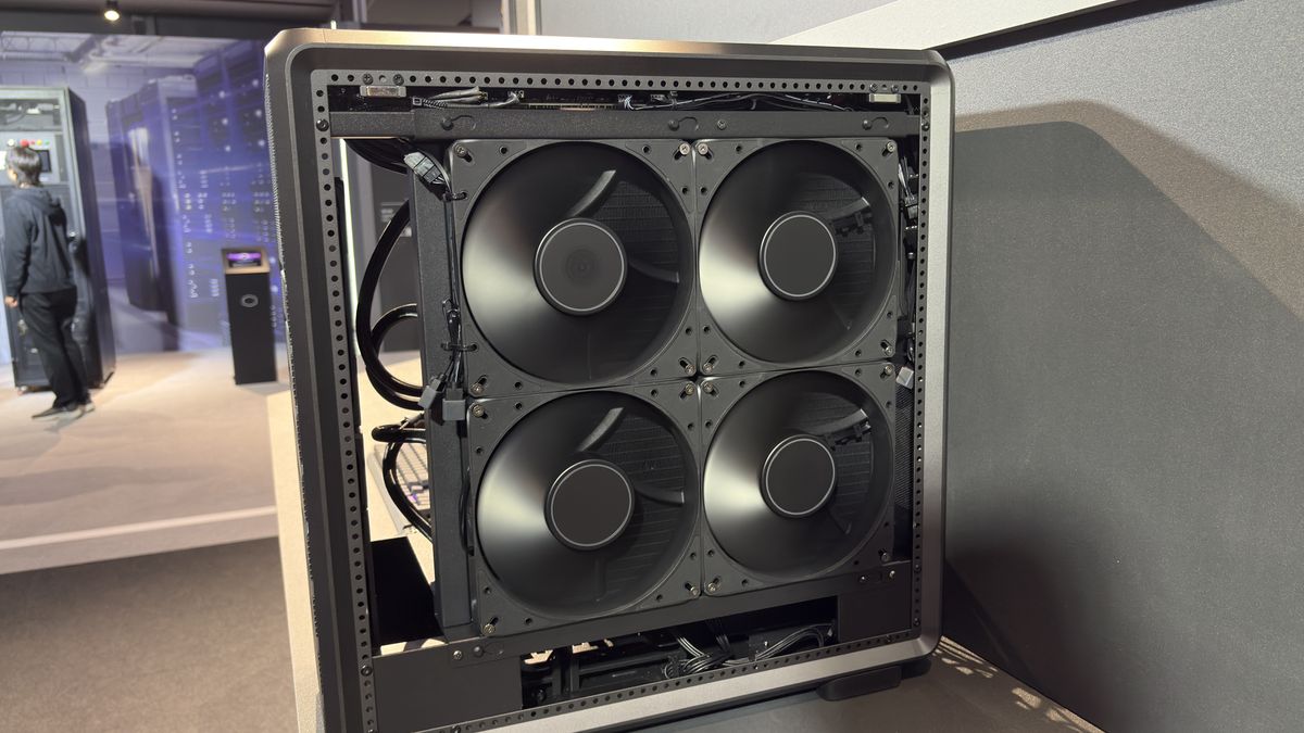 Cooler Master is playing around with a 2000 W CPU and GPU cooling solution with four huge 180 mm fans