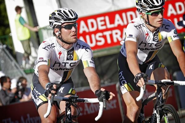 Mark Cavendish (HTC-Highroad) and lead-out man Mark Renshaw