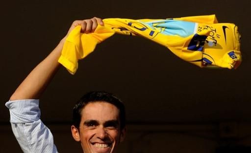 2009 Tour de France champion Alberto Contador proudly waves his yellow jersey on Monday in his home town of Pinto, Spain.