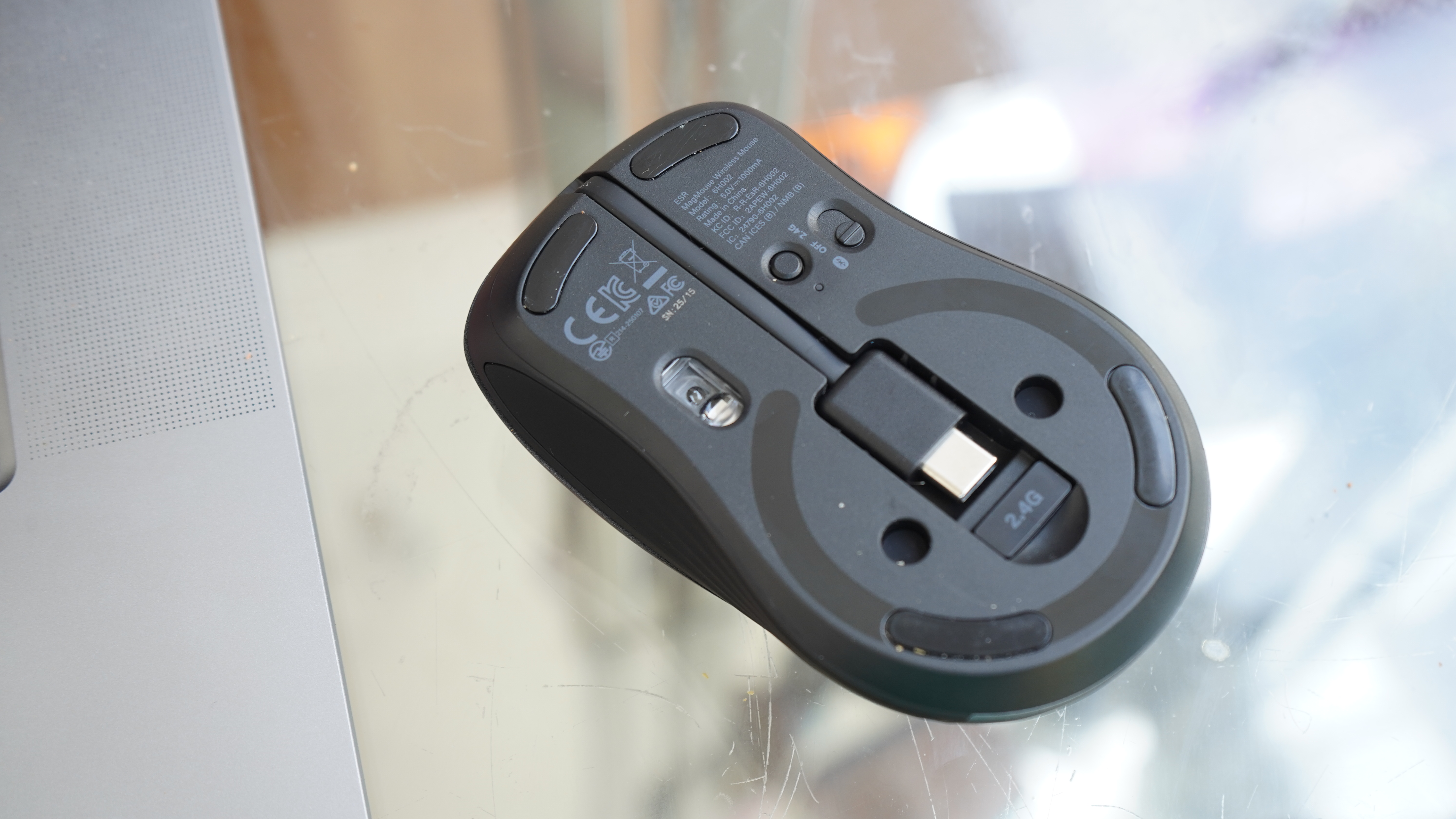 ESR MagMouse magnetic mouse on its back so you can see the underside