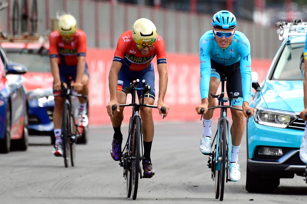 Vincenzo Nibali and Luis Leon Sanchez chat after team time trial training in Zolder