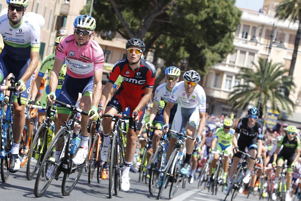 Simon Gerrans (Orica - GreenEdge) sets on off on stage 2 of the Giro d'Italia