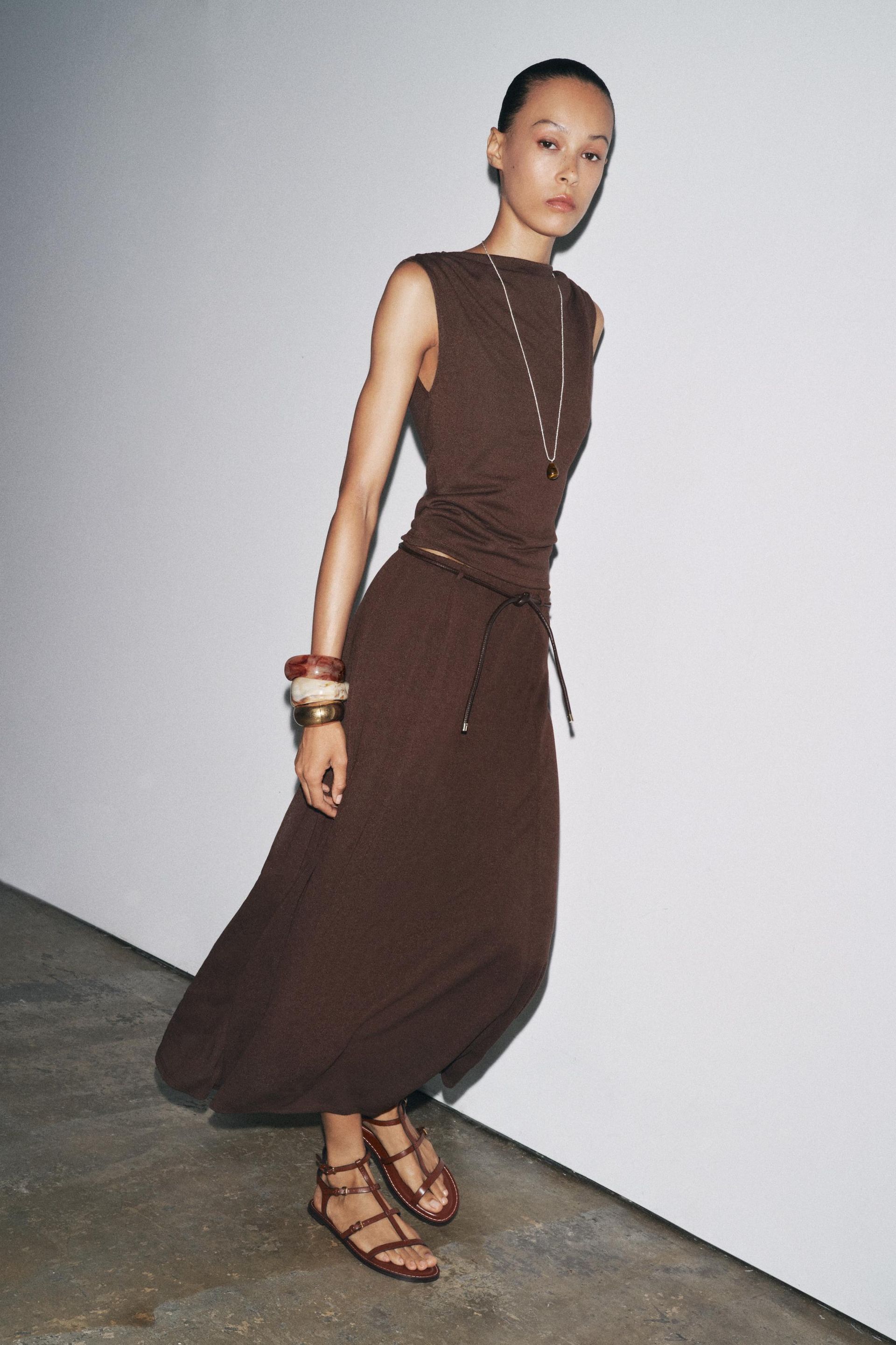 Cut-Out Knit Skirt With Belt