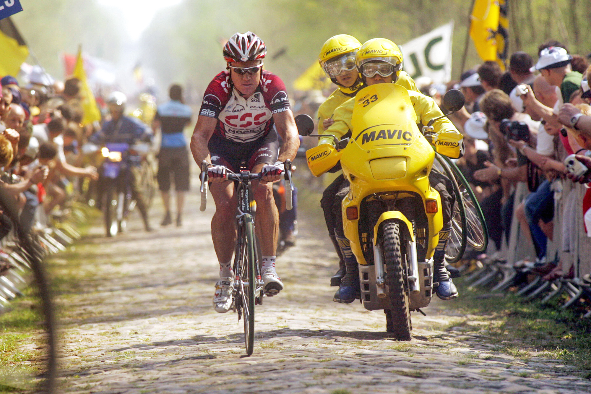 Stuart O'Grady (CSC Tiscali) rides solo through the Arenberg Forest during the 2007 Paris-Roubaix