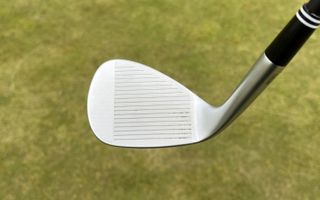 Cleveland CBX ZipCore wedge grooves