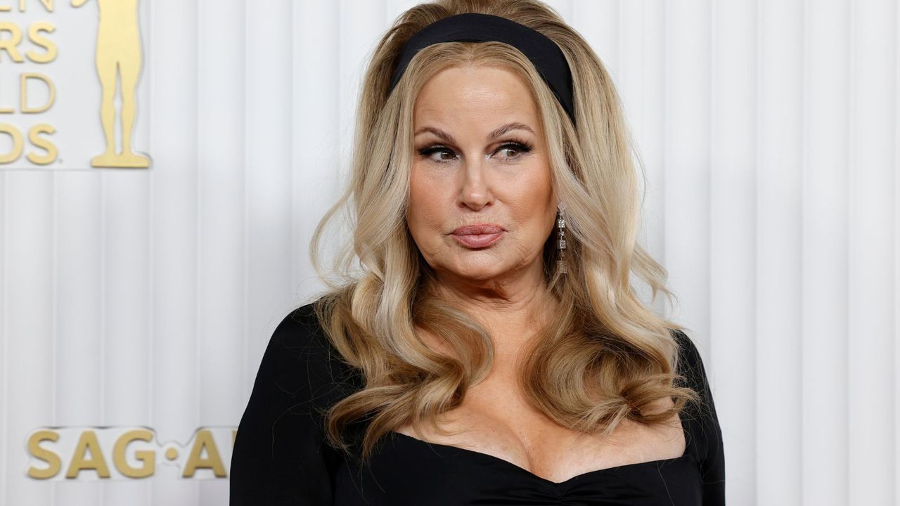 Jennifer Coolidge takes inspiration from Adele for SAG Awards with &#039;Va Va Voom&#039; hairstyle