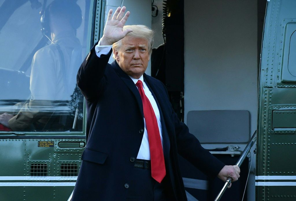 trump boarding plane photo