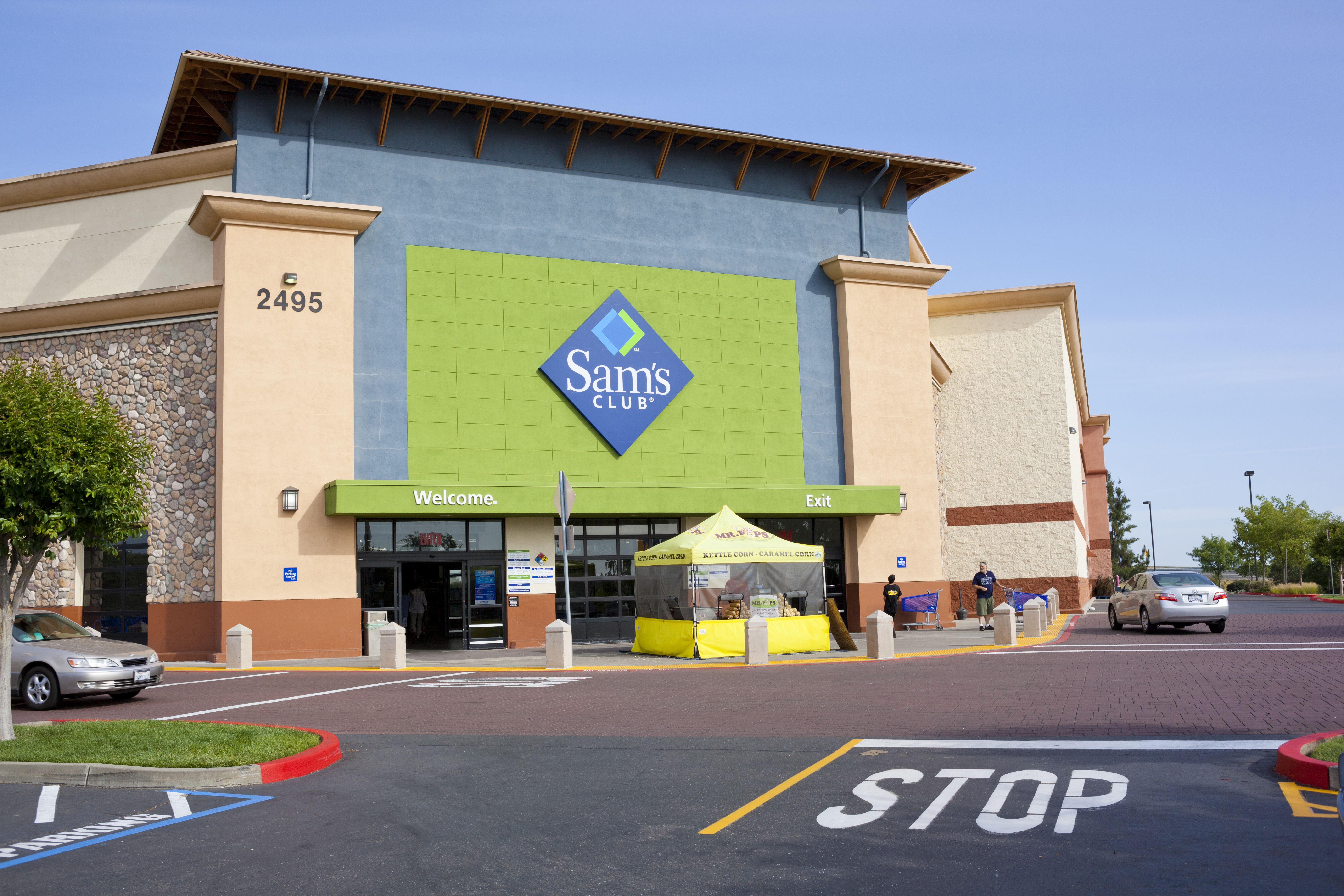 The exterior and parking lot of a Sam's Club store.