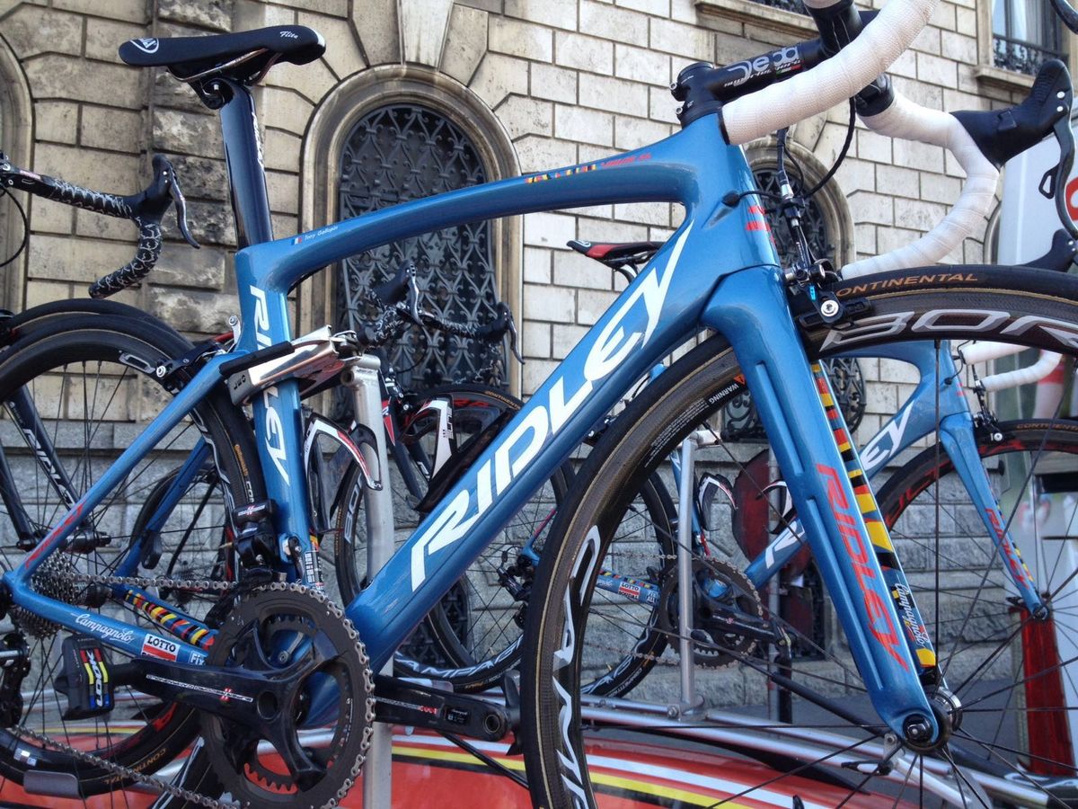Tony Gallopin (Lotto Soudal) also had a special blue Ridley bike, with the split fork detail, but that bike was on the roof of the team car