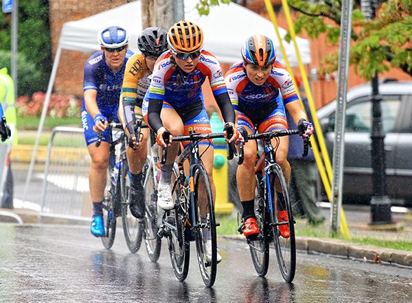 Team ISCorp starts chasing down the break
