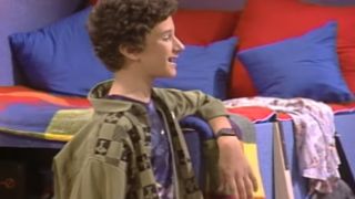 Dustin Diamond as Screech looking to the left on Saved By The Bell