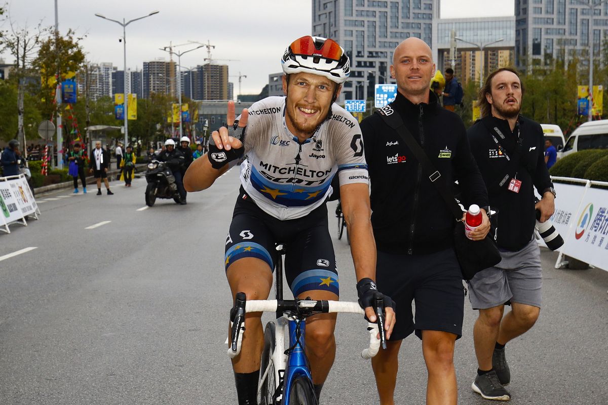 Thumbs up from Matteo Trentin