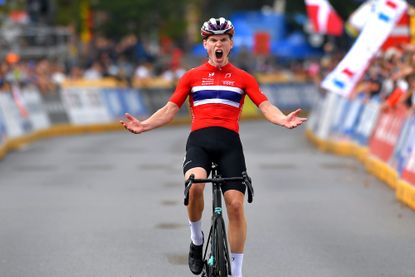 Hagenes wins the junior men&#039;s road race