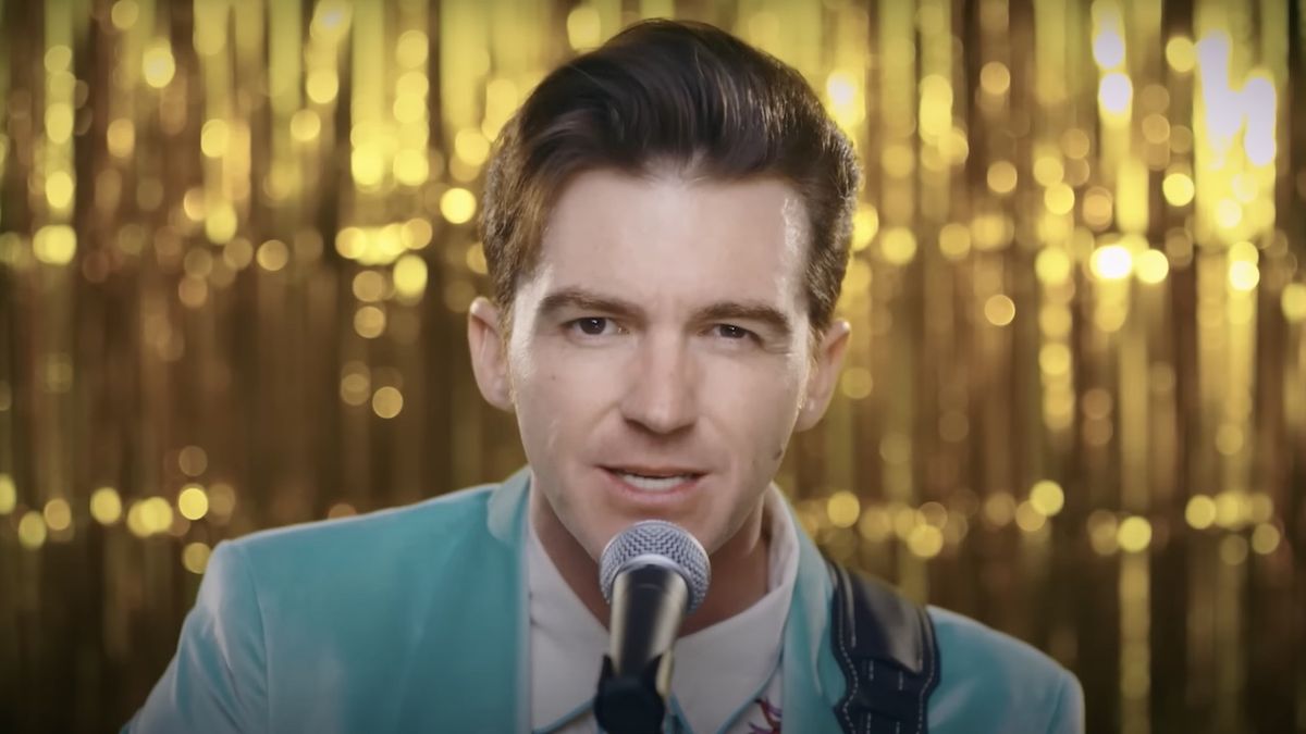 Drake Bell singing in &quot;Going Away&quot; music video