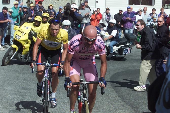 Marco Pantani attacks Lance Armstrong on the Mont Ventoux in 2000