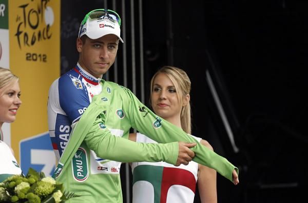 Peter Sagan (Liquigas-Cannondale) dons the green jersey for leading the points classification.