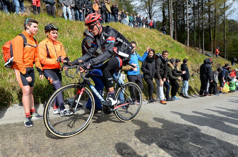 Warren Barguil (Giant-Alpecin) climbing