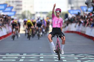 Vuelta Femenina: Solo raid nets victory on stage 3 for Cedrine Kerbaol