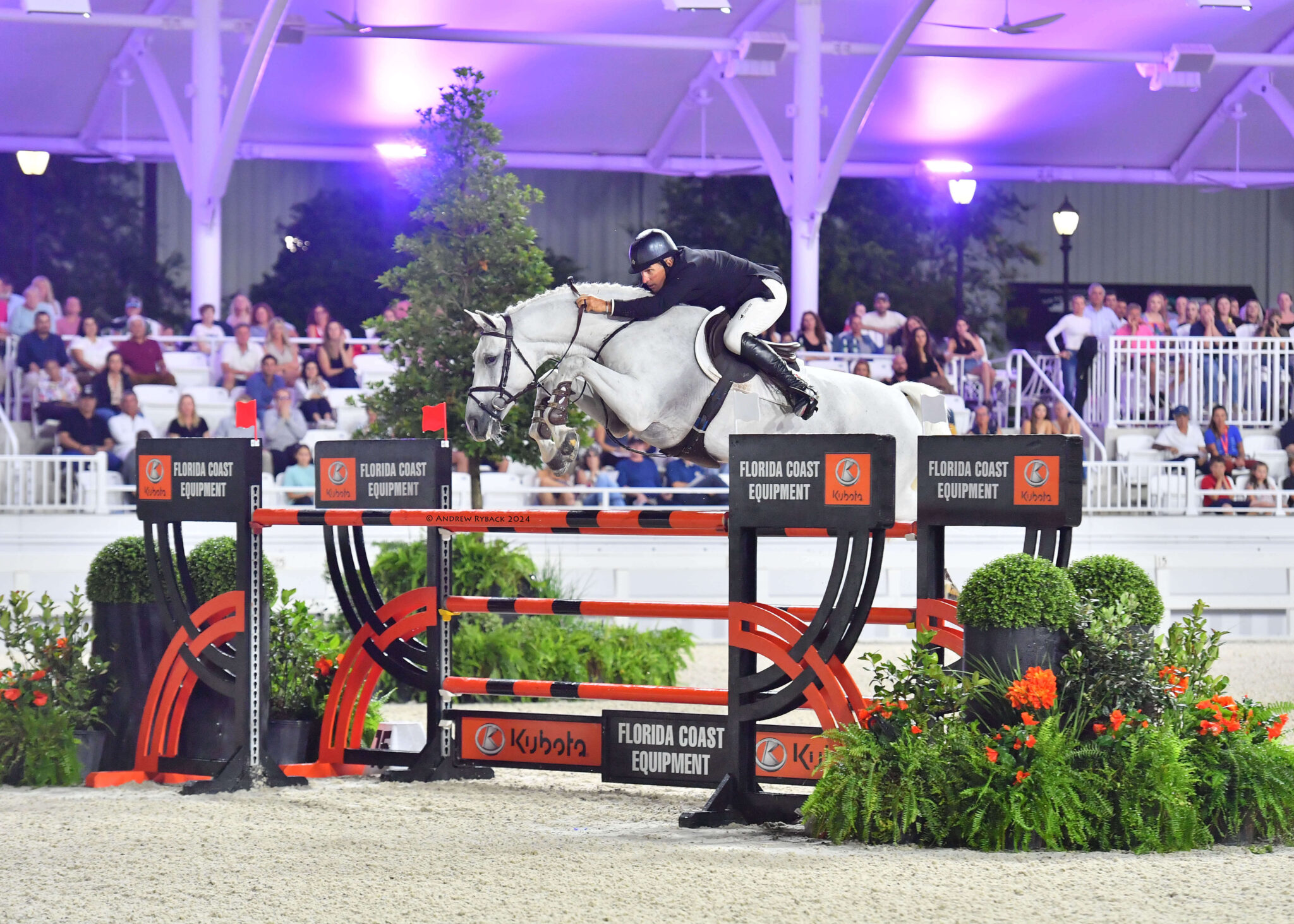 International showjumping news: Aaron Vale borrows his wife's horse Gray's Inn to win grand prix