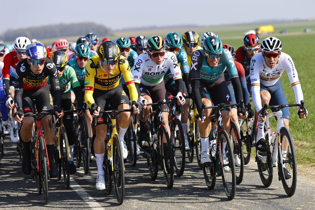 Paris Nice 2022 - 80th Edition - 2nd stage Auffargis - Orleans 159,2 km - 07/03/2022 - Wout Van Aert (BEL - Team Jumbo - Visma) - Rohan Dennis (AUS - Team Jumbo - Visma) - Ryan Mullen (IRL - Bora - Hansgrohe) - Nils Politt (GER - Bora - Hansgrohe) - Omar Fraile (ESP - INEOS Grenadiers) - photo Luis Angel Gomez/SprintCyclingAgency&Acirc;&copy;2022