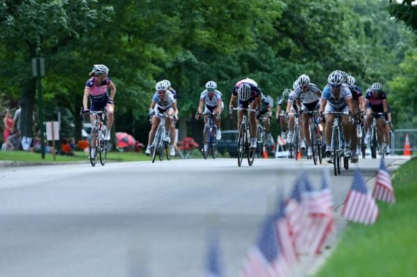 The women begin to get a little disorganised with the chase.