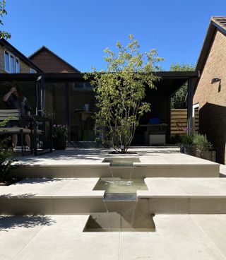 how to plan a modern garden water feature