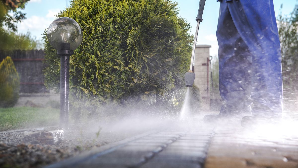 How to pressure wash a driveway