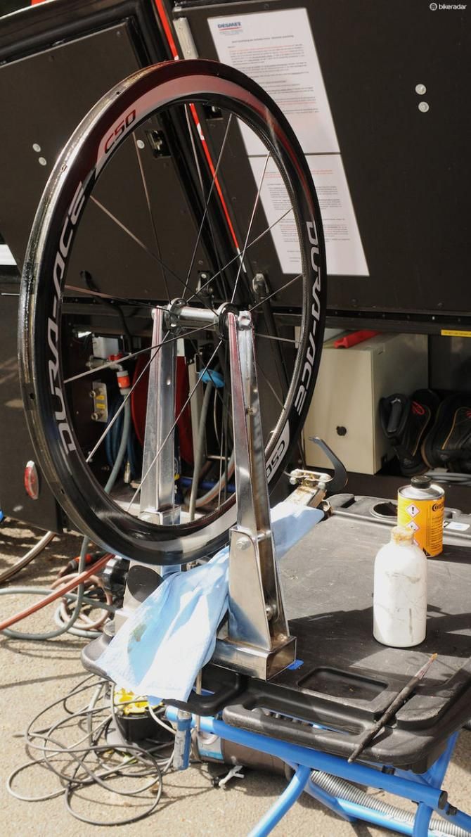 A pro mechanic's setup for bulk tubular gluing