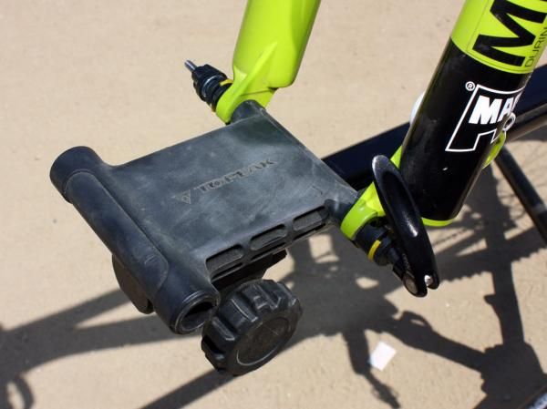 The cradle quickly adapts to 100mm or 135mm quick-release or 15mm or 20mm front thru-axle standards.