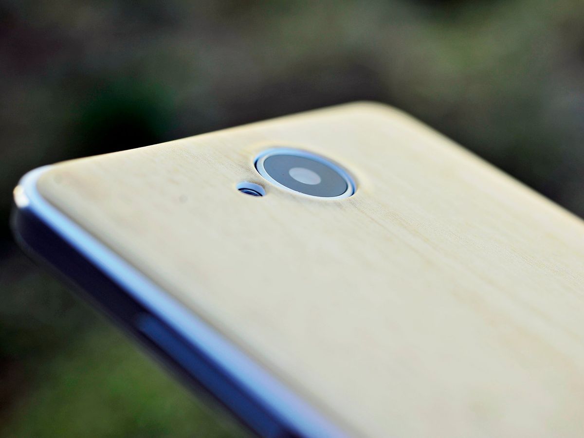 Mozo Light Wood back cover for the Lumia 650