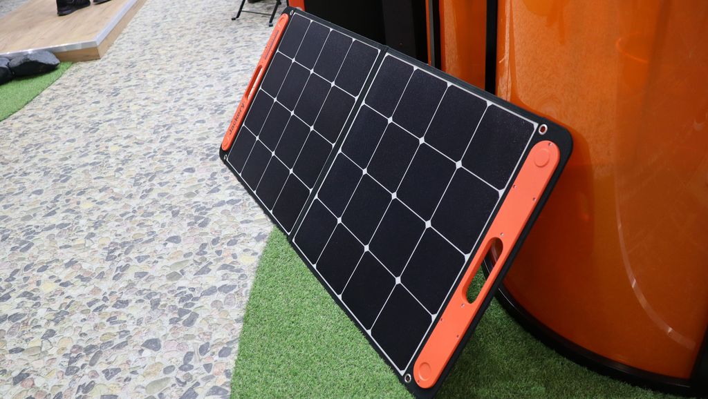 camping, I want this Jackery solar generator for the apocalypse