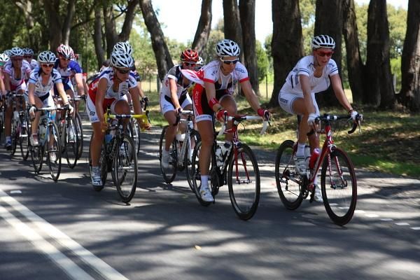 Alexis Rhodes (SA), Bridie O'Donnell (VIC) and Joanne Hogan (VIC) at the front of the bunch