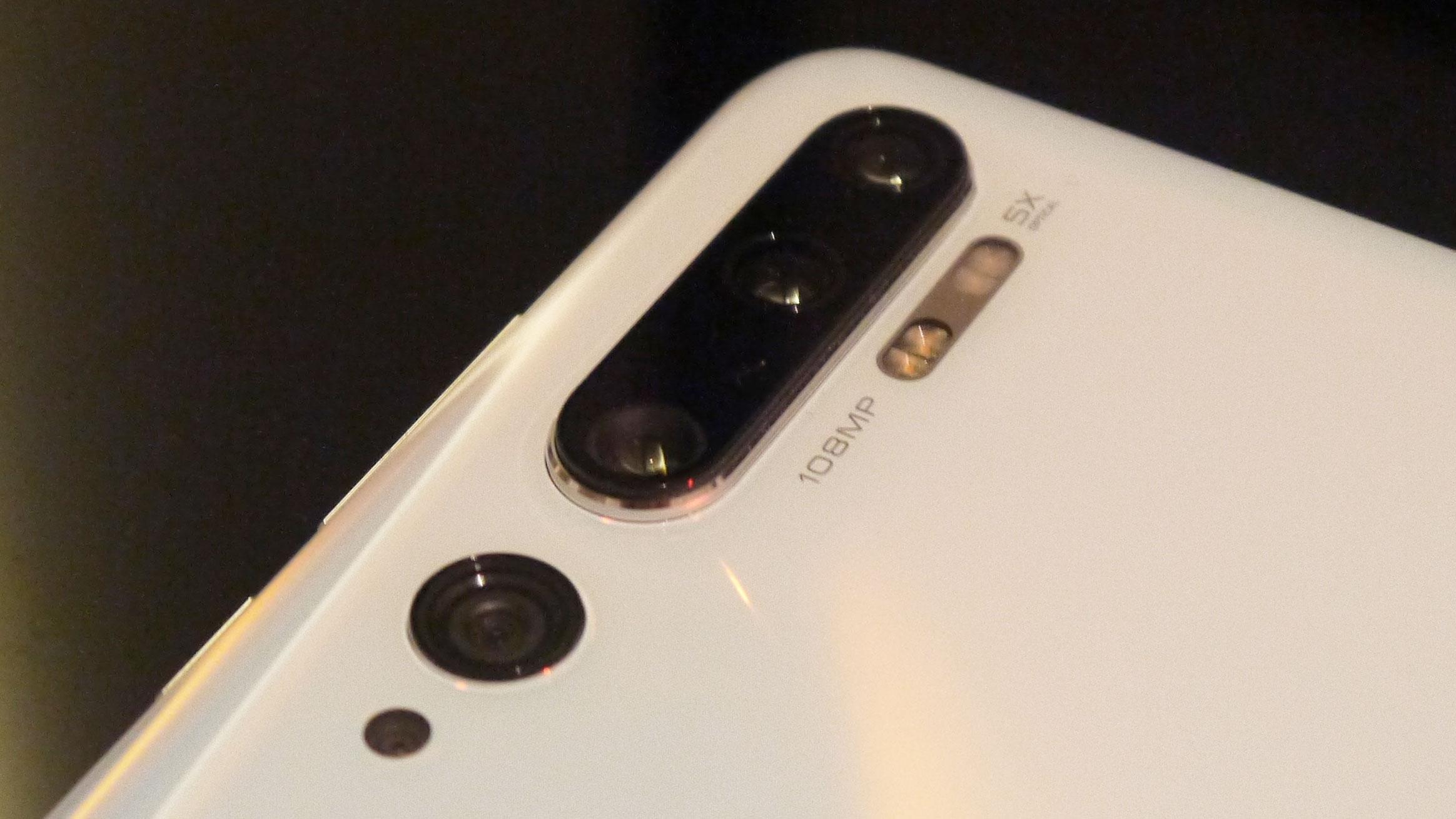 Xiaomi Mi Note 10 käyttää pixel binning -tekniikkaa kutistaakseen 108 megapikselin otoksen 27 megapikseliin.