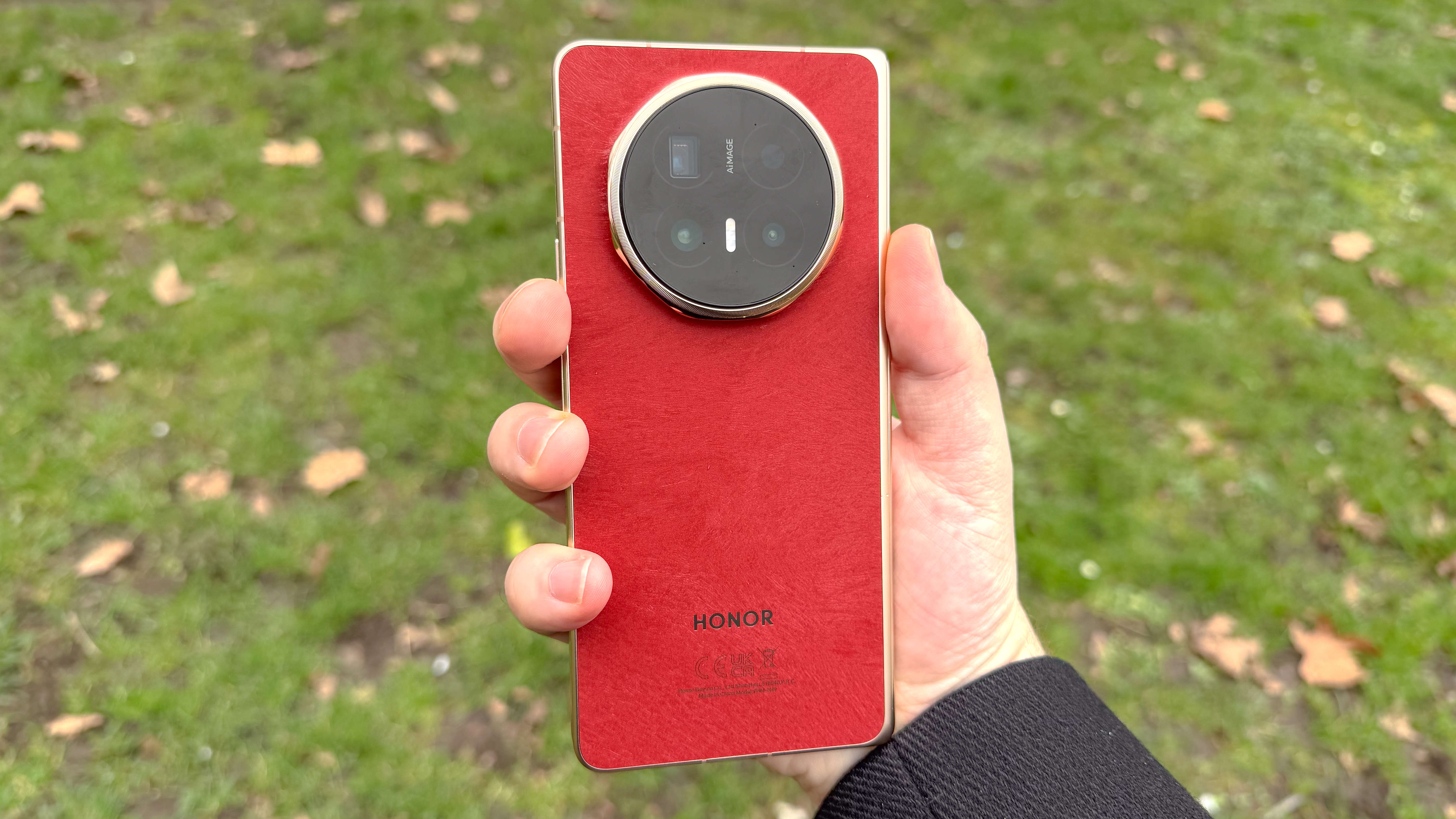 Honor Magic V6 back