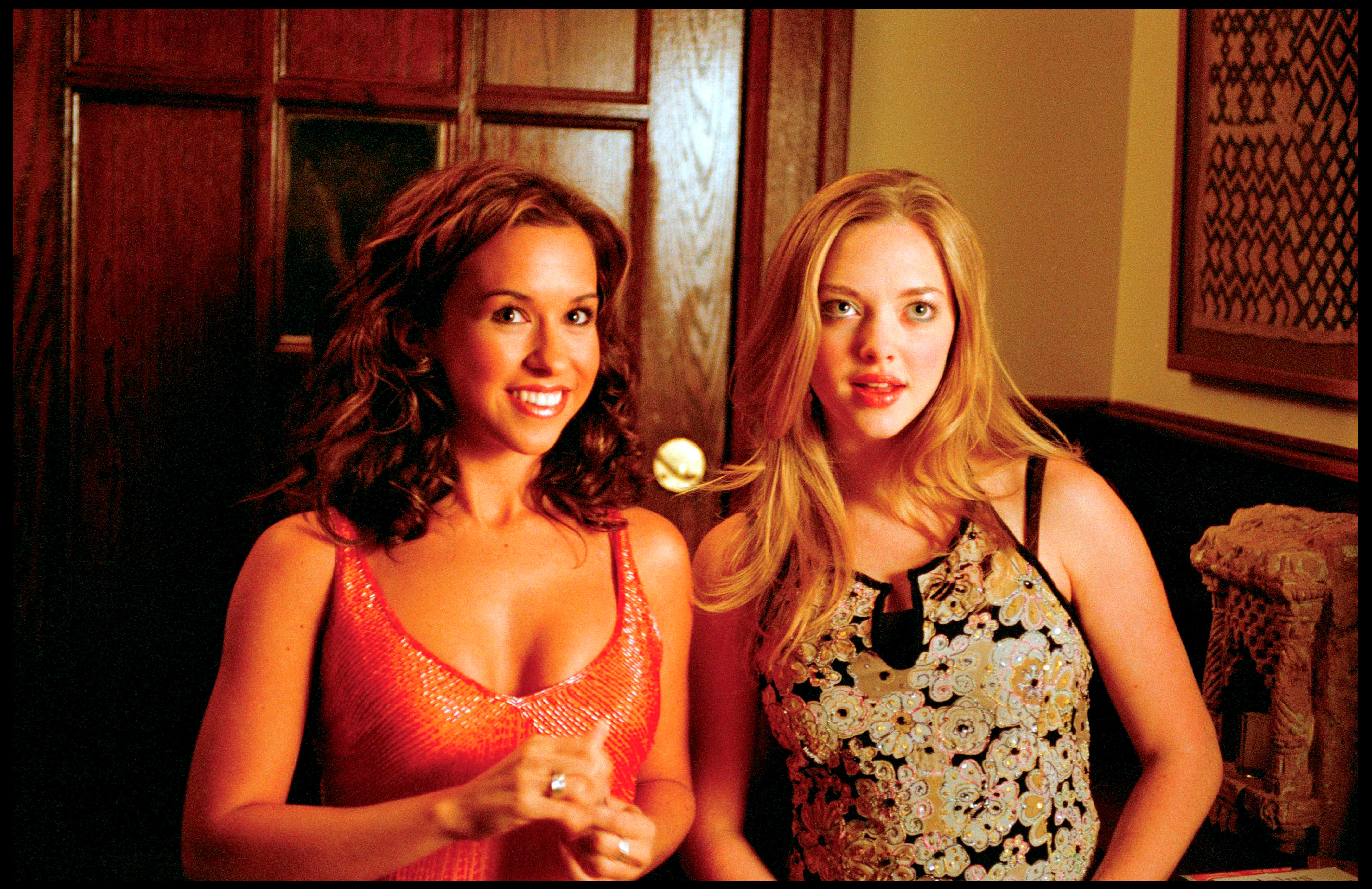 Amanda Seyfried and Lacey Chabert in Mean Girls.