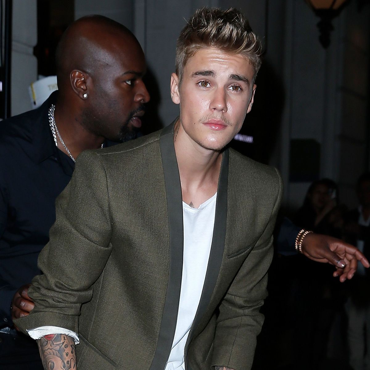 Justin Bieber Sues New York Daily News for Naked Picture Release ...