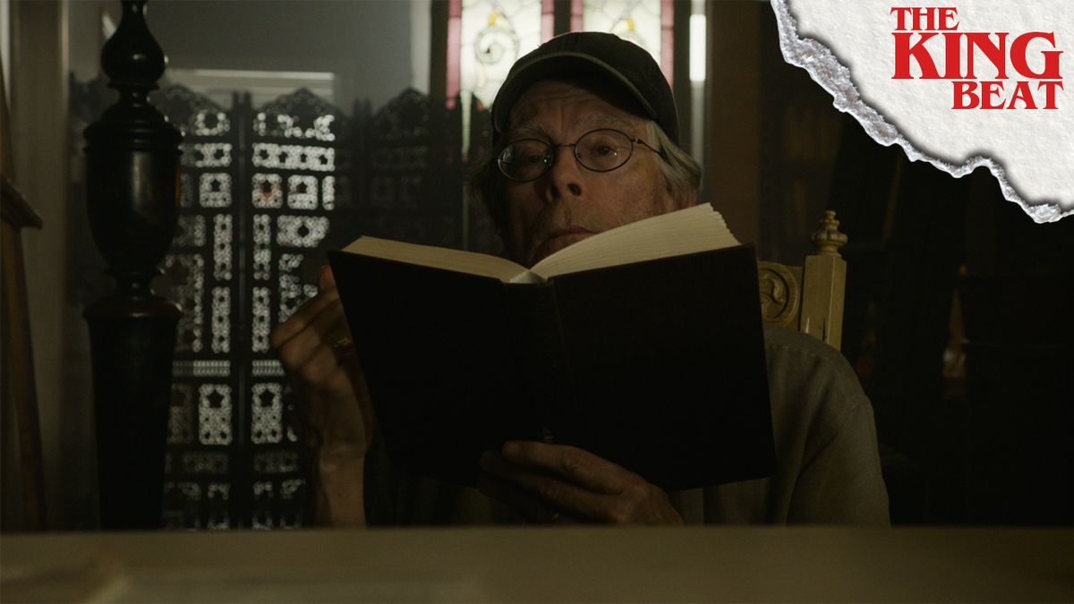 Stephen King reading book in IT Chapter Two The King Beat